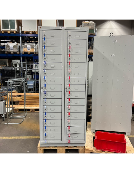 Småfacksskåp 2x15 med nycklar