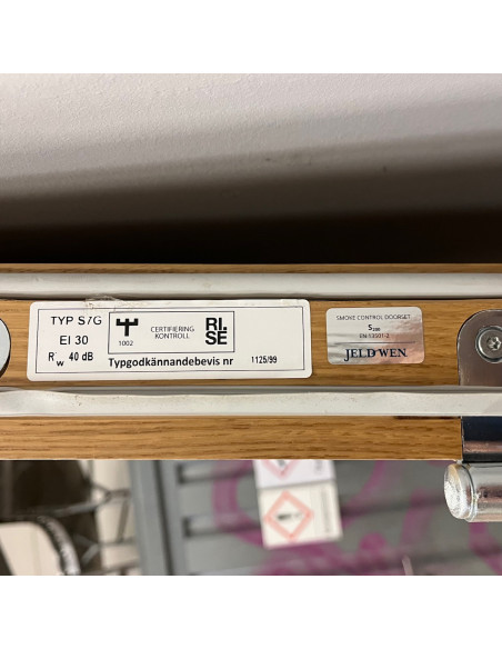 Säkerhetsdörr 900x2100 H - Trä