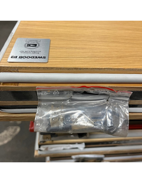 Säkerhetsdörr 900x2100 H - Trä