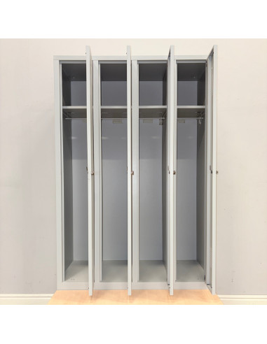 Omklädningsskåp 4 dörrar + bänk