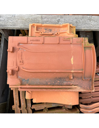 Takpanna, Monier, Nova, Enkupig - Röd