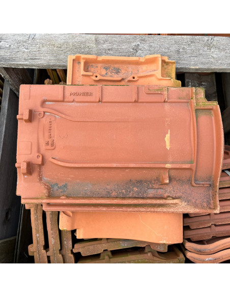 Takpanna, Monier, Nova, Enkupig - Röd